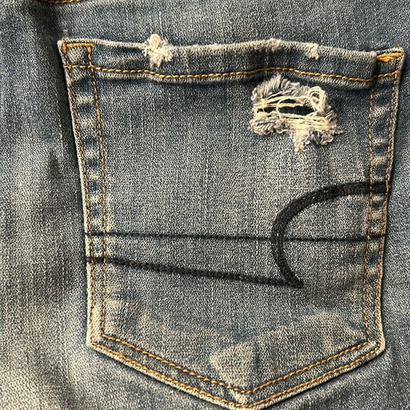 American Eagle super hi rise distressed rolled jean shorts - Picture 9 of 11